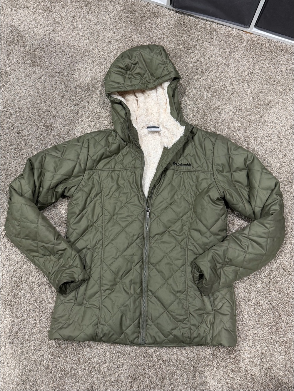 Columbia Olive Green Fuzzy Lined Winter Jacket Size Medium